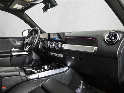 Used 2023 Mercedes-Benz GLB 250 4MATIC image 24