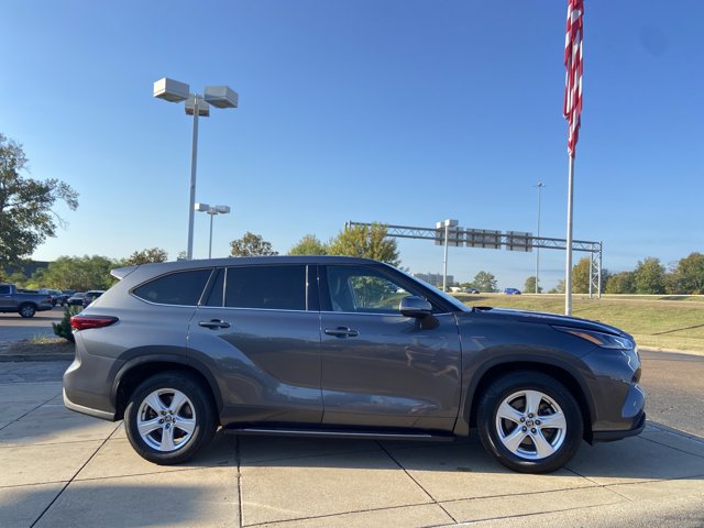 Used 2021 Toyota Highlander LE FWD image 13