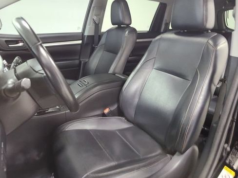 Used 2018 Toyota Highlander XLE AWD/4WD image 24