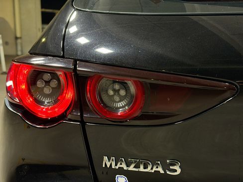 Used 2021 MAZDA MAZDA3 s image 10