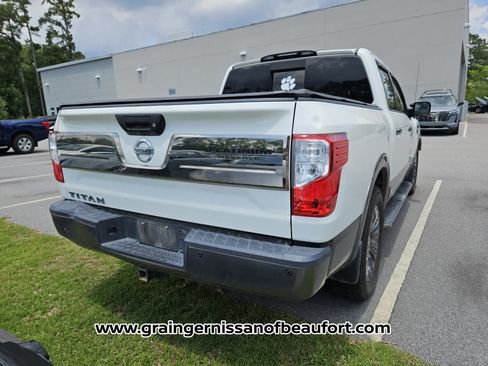 Used 2017 Nissan Titan Platinum Reserve RWD image 9