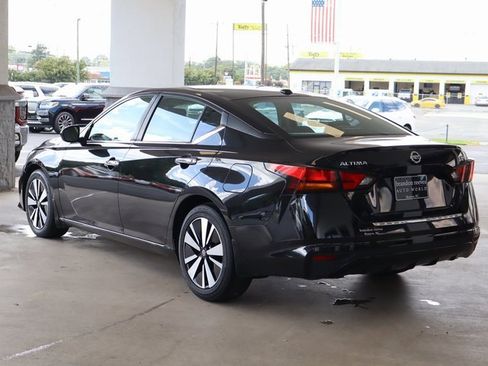 Used 2021 Nissan Altima 2.5 SV image 3