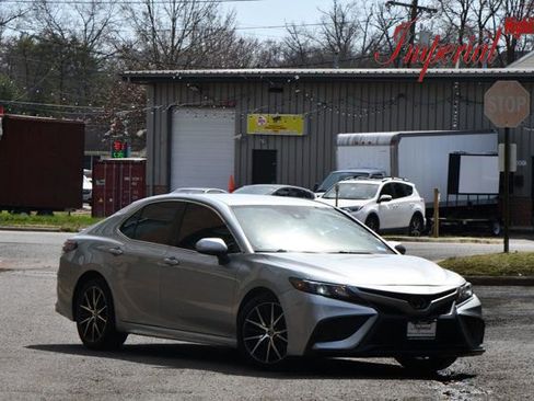 Used 2021 Toyota Camry SE image 1
