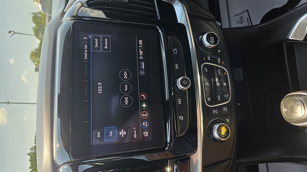 Used 2020 Chevrolet Traverse LT FWD image 18