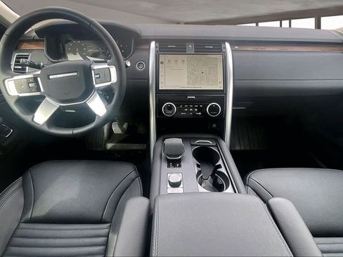 Used 2024 Land Rover Discovery S image 15