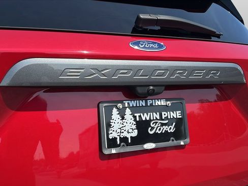 Used 2023 Ford Explorer XLT w/ Equipment Group 202A AWD/4WD image 29