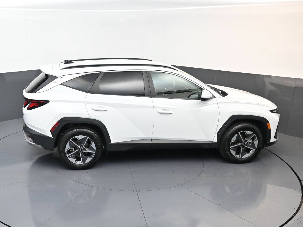 Certified 2025 Hyundai Tucson SEL AWD/4WD image 16