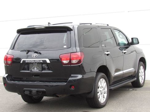 Used 2021 Toyota Sequoia Platinum AWD/4WD image 6