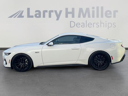 Used 2024 Ford Mustang GT RWD image 2