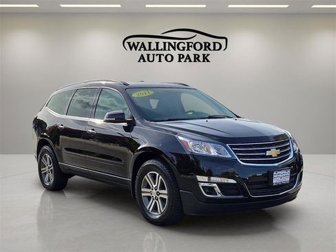 Used 2017 Chevrolet Traverse LT image 3
