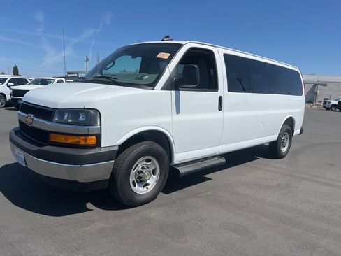 Certified 2025 Chevrolet Express 3500 LT w/ LT Preferred Equipment Group RWD image 3