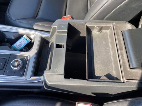 Used 2020 Ford Explorer XLT w/ Equipment Group 202A image 14