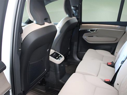 New 2026 Volvo XC90 T8 Plus image 18