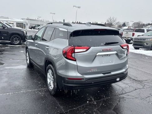 Used 2023 GMC Terrain SLE w/ Driver Convenience Package image 8