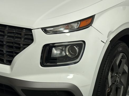 Used 2024 Hyundai Venue SEL FWD image 12