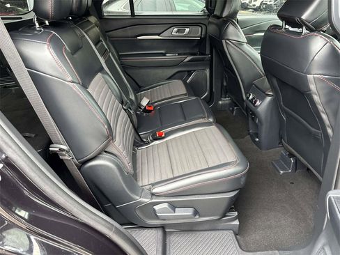 Used 2025 Ford Explorer ST-Line w/ ST-Line Street Pack image 19