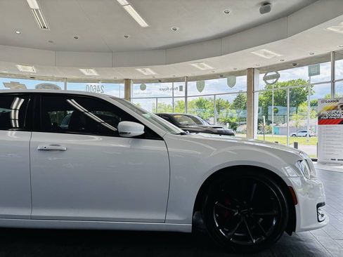 Used 2023 Chrysler 300 C RWD image 3