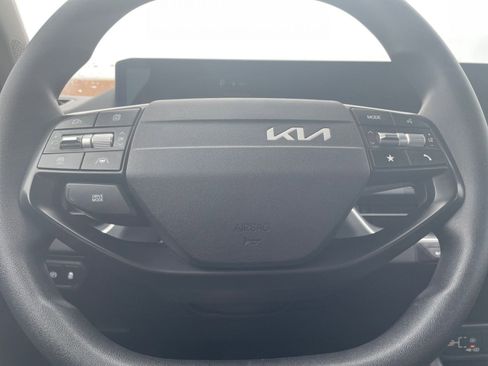 Used 2025 Kia K4 LXS image 27