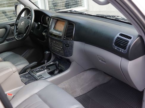 Used 2004 Toyota Land Cruiser image 34