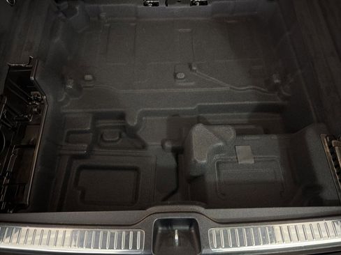 Used 2020 Mercedes-Benz GLC 300 image 9