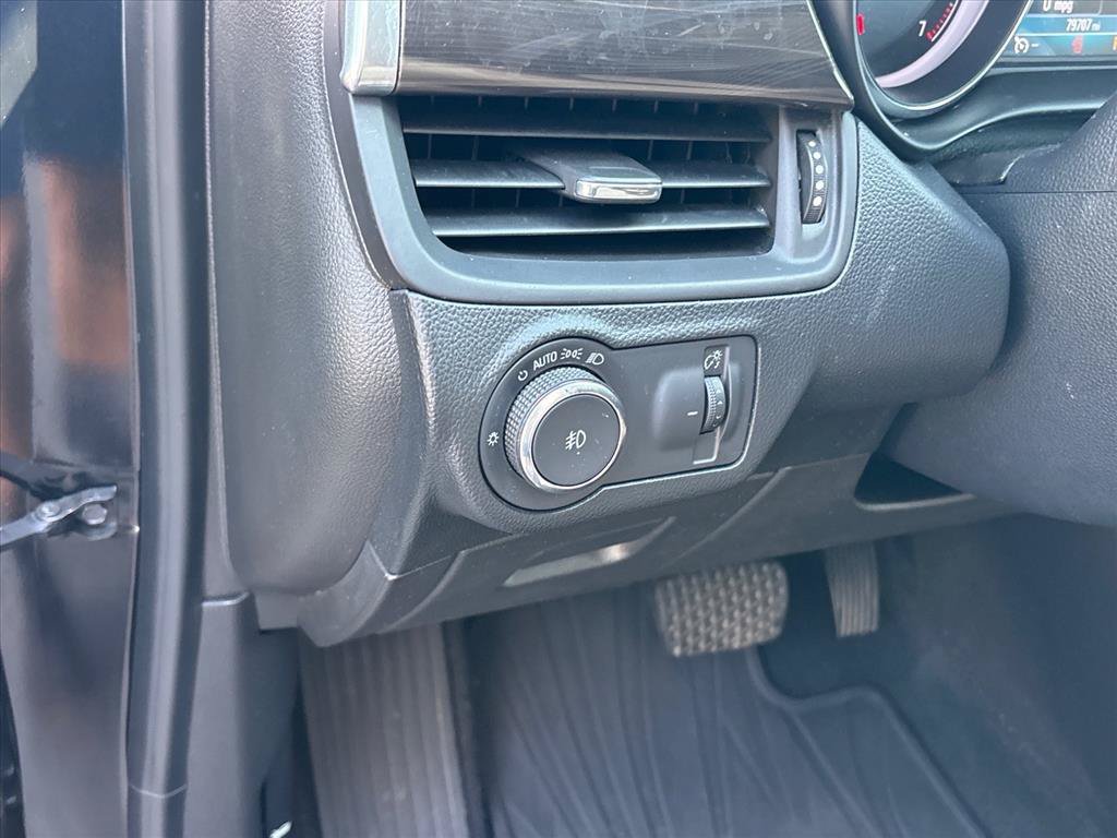 Used 2019 Buick Envision Essence w/ LPO, Interior Luxury Package AWD/4WD image 7