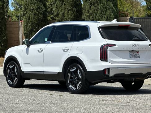 Used 2024 Kia Telluride EX w/ EX Captain's Chair Package FWD image 6