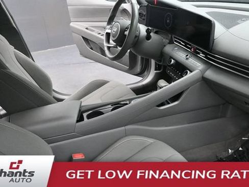 Used 2023 Hyundai Elantra SEL w/ Convenience Package FWD image 14