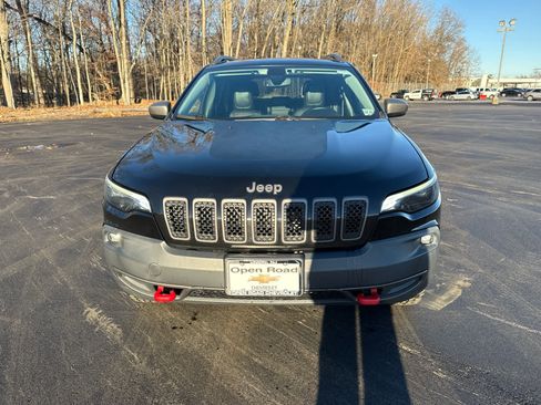 Used 2019 Jeep Cherokee Trailhawk image 3