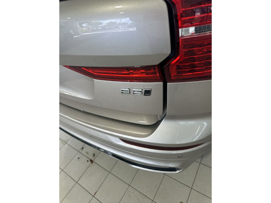 Used 2024 Volvo XC60 B5 Plus AWD/4WD image 4