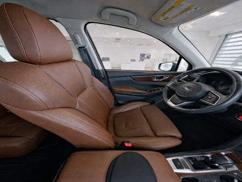 Used 2023 Subaru Ascent Touring AWD/4WD image 10