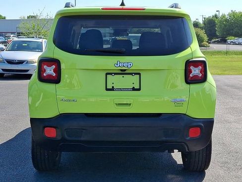 Used 2018 Jeep Renegade Latitude w/ Cold Weather Group AWD/4WD image 8
