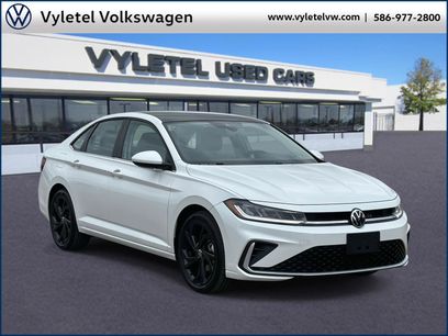 Certified 2025 Volkswagen Jetta SE w/ Sunroof Package