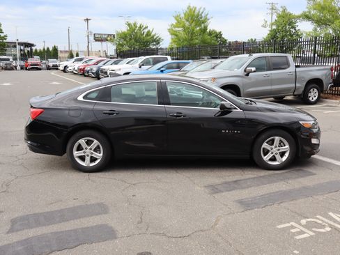 Used 2024 Chevrolet Malibu LS FWD image 11