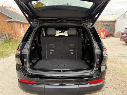 Certified 2024 Jeep Grand Cherokee L Laredo image 12