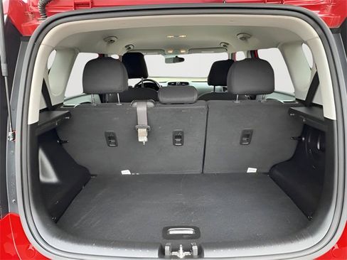 Used 2017 Kia Soul + image 10