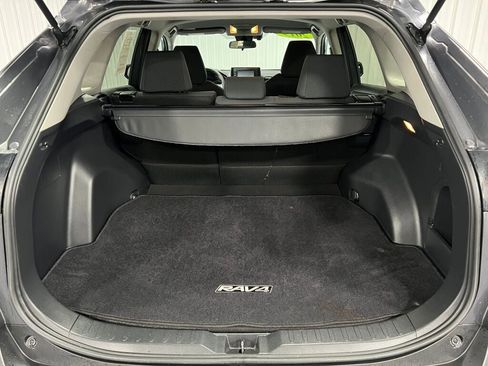 Used 2019 Toyota RAV4 LE image 7