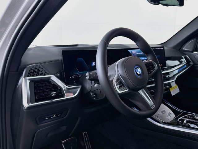 New 2026 BMW X5 xDrive50e w/ M Sport Package AWD/4WD image 9