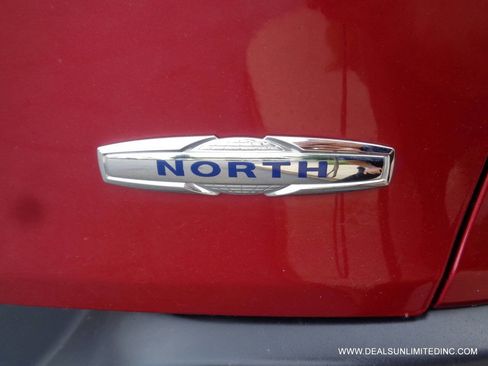 Used 2017 Jeep Cherokee Latitude w/ True North Edition AWD/4WD image 6
