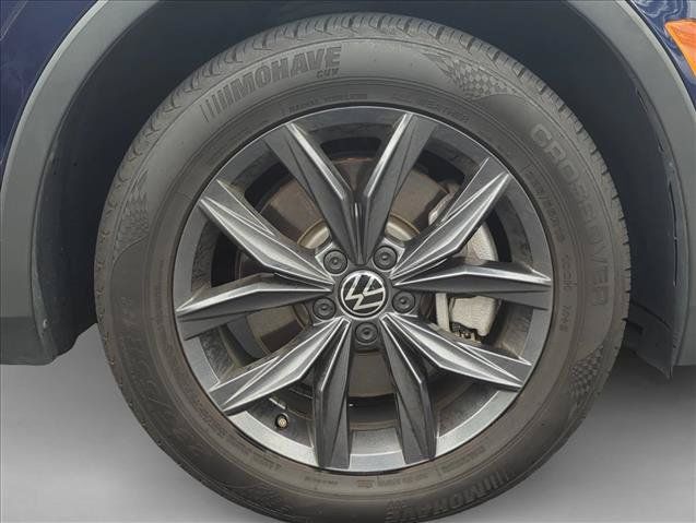 Used 2023 Volkswagen Tiguan SE FWD image 5