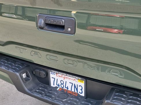 Used 2022 Toyota Tacoma TRD Off-Road w/ TRD Premium Off Road Package AWD/4WD image 7