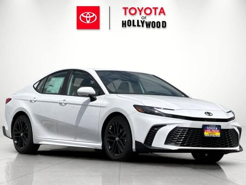 New 2026 Toyota Camry SE FWD image 1