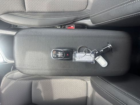 Used 2025 Buick Encore GX Preferred AWD/4WD image 21