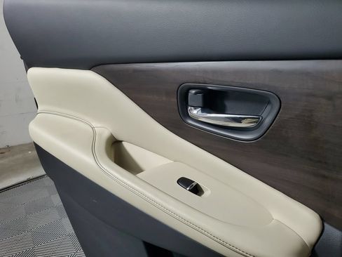 Used 2020 Nissan Murano Platinum w/ Cargo Package FWD image 18
