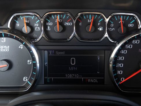Used 2019 Chevrolet Suburban LT w/ Luxury Package AWD/4WD image 10