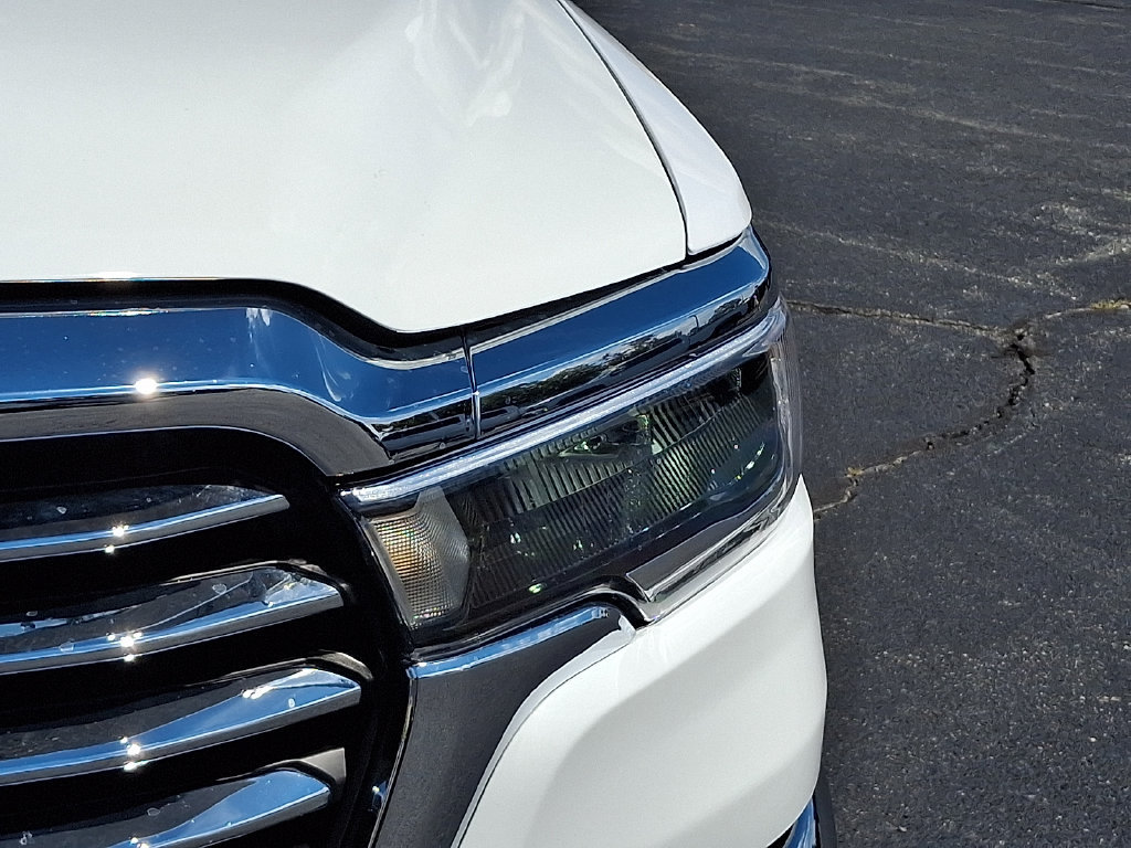 Used 2026 RAM 1500 Laramie AWD/4WD image 9