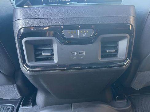 Used 2024 GMC Sierra 1500 AT4 w/ Technology Package AWD/4WD image 16