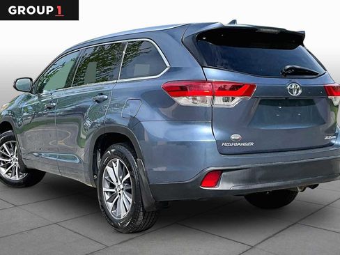 Used 2018 Toyota Highlander XLE w/ Carpet Mat Package (TMS) AWD/4WD image 12