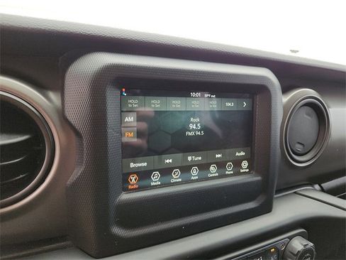 Used 2022 Jeep Gladiator Willys image 15