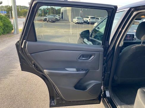 Used 2024 Nissan Rogue S FWD image 14