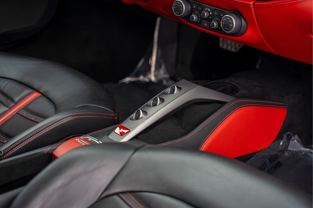 Used 2016 Ferrari 488 GTB RWD image 28